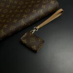 cover airpods pro louis vuitton