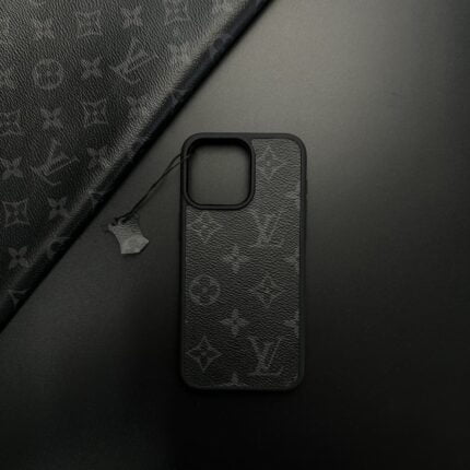 Cover per iPhone 15, 14, 13, 12 Louis Vuitton Nero Artigianale