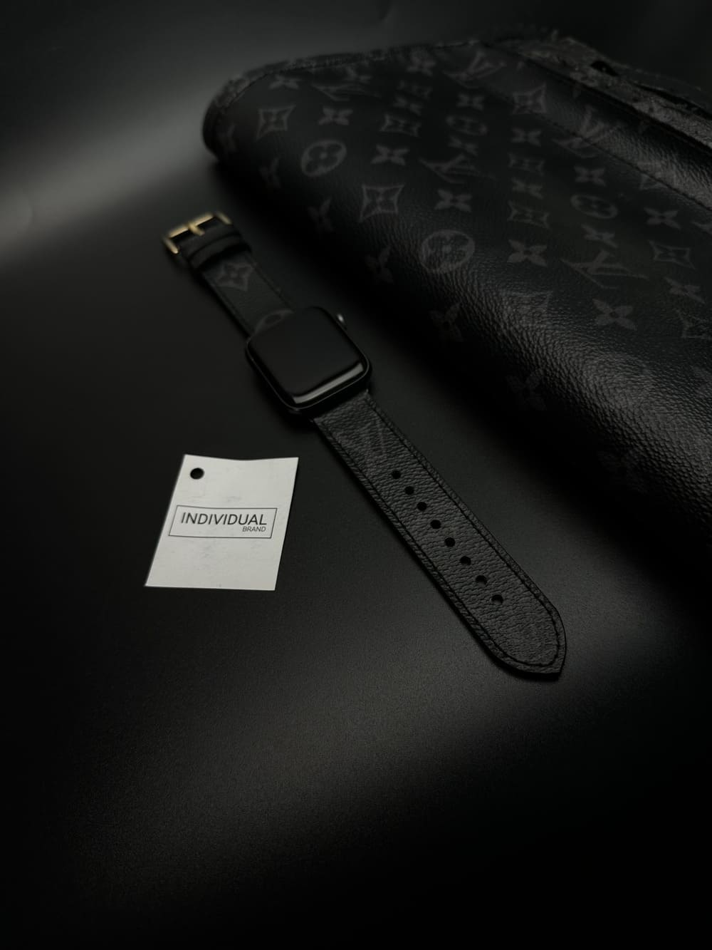 IMG_4440 Cinturino Apple Watch Louis Vuitton Nero Cucito Artigianale - immagine 1